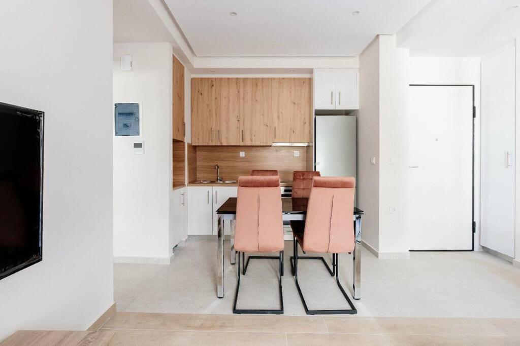 Chic Apartment Near Acropolis Athen Eksteriør billede