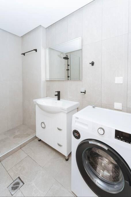 Chic Apartment Near Acropolis Athen Eksteriør billede